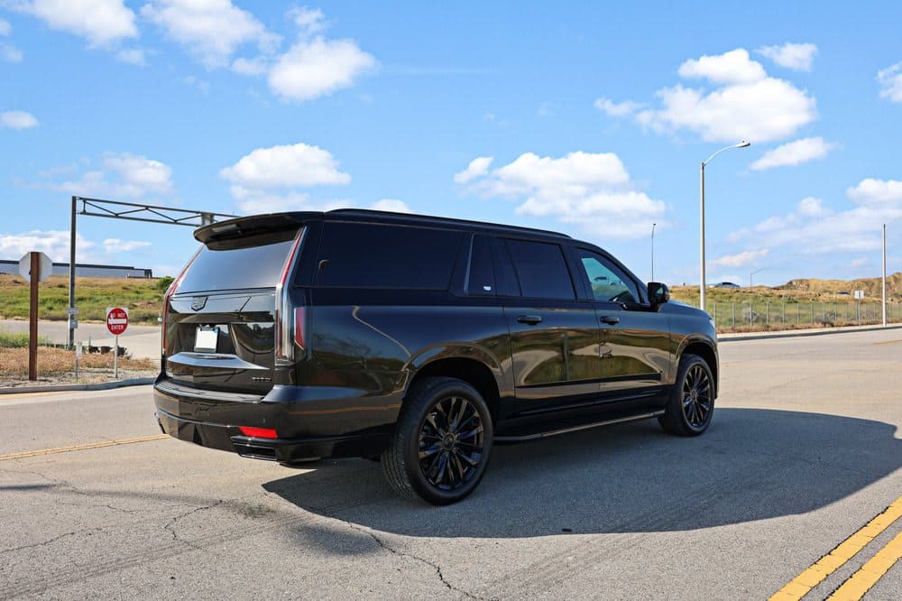 Cadillac Escalade ESV — image 3