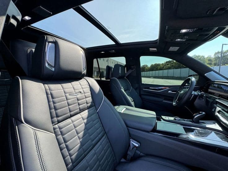 Cadillac Escalade ESV — image 2